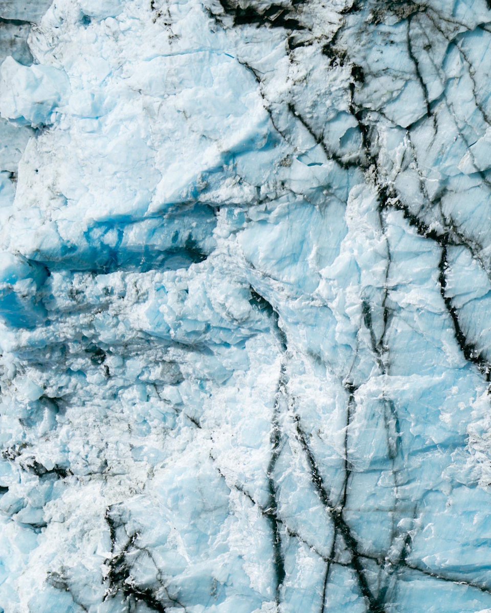 NicoMarinb's tweet photo. Hoy se mojaron mis cámaras por sacar estas fotos, por mala suerte se rompieron. Son en el glaciar Perito Moreno, Argentina. Estoy buscando que alguna marca de cámaras vea mis trabajos, me ayudas con un RT? + fotos en perfil https://t.co/4WxIdEC7Ca