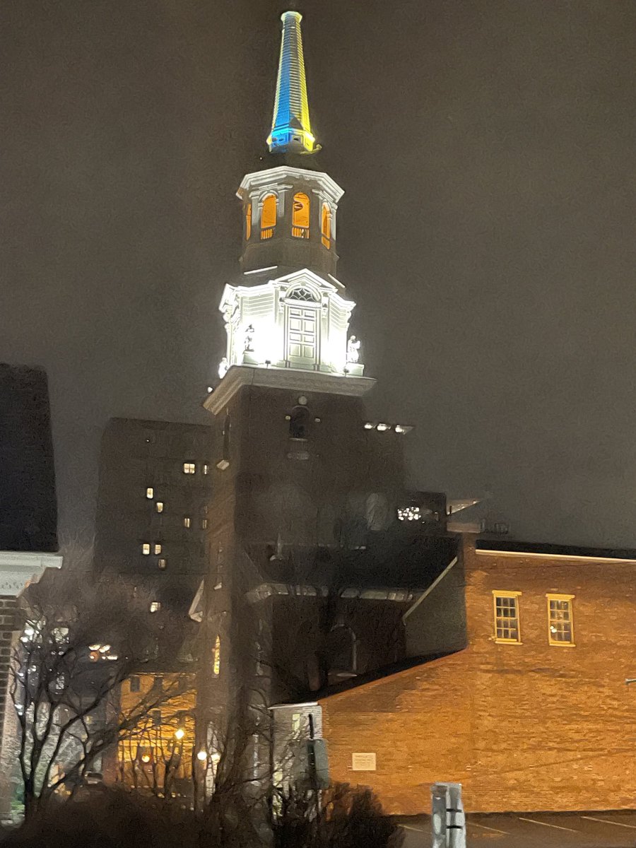 timmentzer's tweet image. Holy Trinity Church (Lancaster,PA)shows support for Ukraine. ⁦@WGAL⁩ ⁦@JoeCalhounWGAL⁩