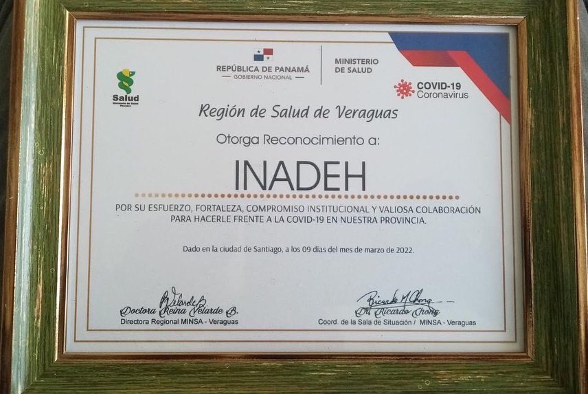 InadehOficial's tweet photo. Dirección Regional del @MINSAPma en Veraguas entregó un reconocimiento al INADEH por el esfuerzo, fortaleza, compromiso institucional y la valiosa colaboración para hacerle frente a la COVID-19 en la provincia.
#YoSoyINADEH🇵🇦
#INADEHContigo
#TrabajandoPorPanamá https://t.co/Zo6iWXbgEl