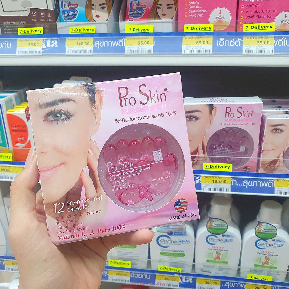 memayerr's tweet image. ใช้คู่กันคือปังหลายสู ! #แคปซูลปลา เป็นวิตามินออยล์เข้มข้นเอามาผสมกับวิตซีเซรั่ม ใช้มาสักพักใหญ่ละ พวกรอยแดงรอยดำที่เกิดจากสิวคือจางไว้แท้ แนะนำคนไปหลายคนแล้ว แถมทาแล้วชุ่มชื้นผิวแต่ไม่เหนอะเลย ใครอยากลองต้องพุ่งตัวไปเซเว่นเลยแม่ ! มีขายแน่นอน #ของดีเซเว่น #ใช้ดีบอกต่อ