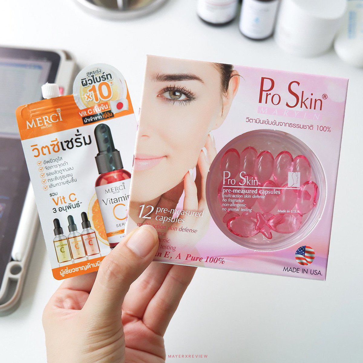 memayerr's tweet image. ใช้คู่กันคือปังหลายสู ! #แคปซูลปลา เป็นวิตามินออยล์เข้มข้นเอามาผสมกับวิตซีเซรั่ม ใช้มาสักพักใหญ่ละ พวกรอยแดงรอยดำที่เกิดจากสิวคือจางไว้แท้ แนะนำคนไปหลายคนแล้ว แถมทาแล้วชุ่มชื้นผิวแต่ไม่เหนอะเลย ใครอยากลองต้องพุ่งตัวไปเซเว่นเลยแม่ ! มีขายแน่นอน #ของดีเซเว่น #ใช้ดีบอกต่อ