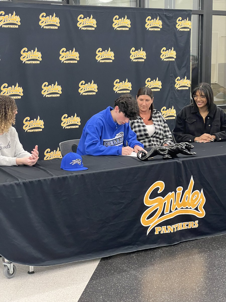 fwsniderbb's tweet photo. Congratulations to @byler_jakob on signing with @USFBaseballCoug ⚾️ https://t.co/1jfdeyIY3D