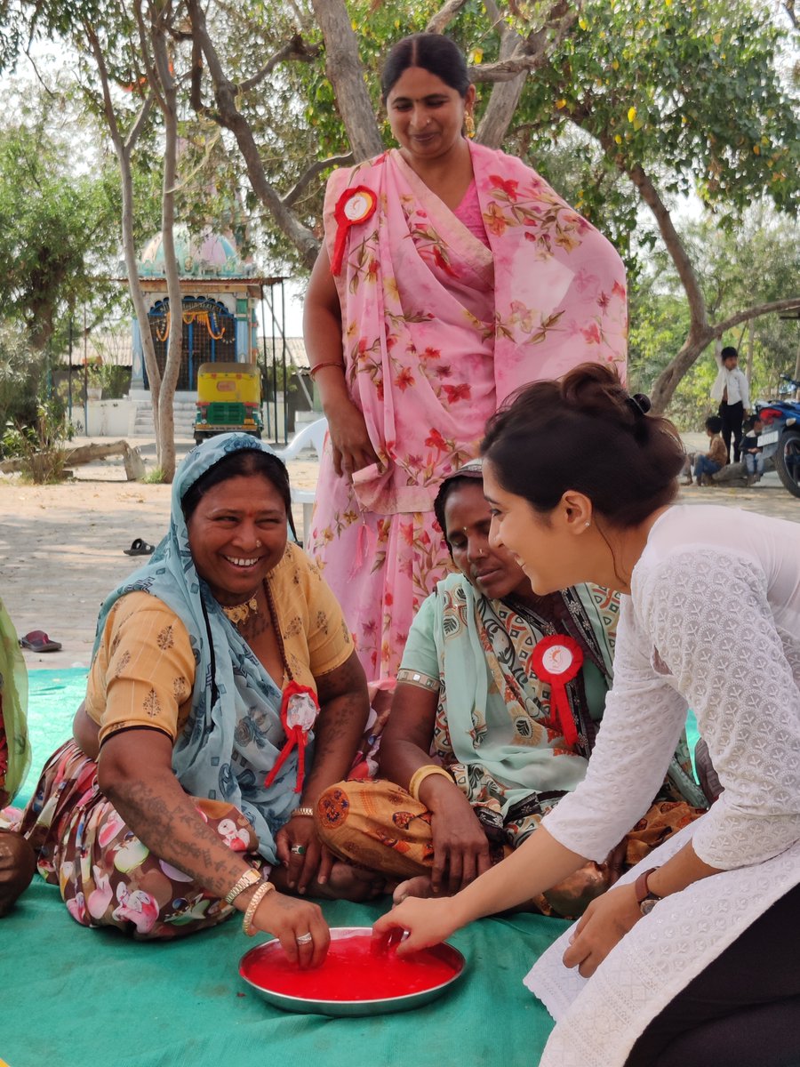 AkshatDramaGrp's tweet photo. The Lothariyal Woman who sings https://t.co/mhC6Py3kE5 via @YouTube https://t.co/r6BQrxE5FL
