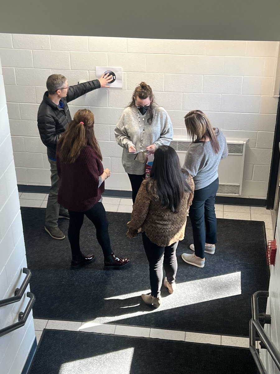 learnandteach04's tweet photo. It’s always great learning &amp; fun w/our @ccsd21 coaches &amp; specialists! #studentcentercoaching @SweeneyDiane #21Learns #alwayslearning #lasers #collaboration #engagement #problemsolving https://t.co/M8df10z8kM