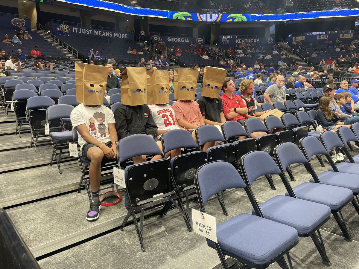 DrewFranklinKSR's tweet photo. Georgia fans saying farewell to Tom Crean https://t.co/NT1wWYM45J