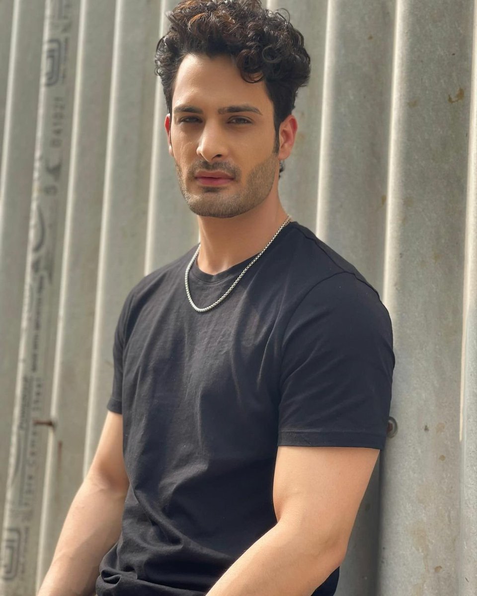 Officialok332's tweet photo. NEVER BACK DOWN!
.
.
.
#UmarRiaz #UmarArmy #UmarRiazArmy #UmarIsTheBoss #BiggBoss #BiggBoss15 https://t.co/qqu13tApSz