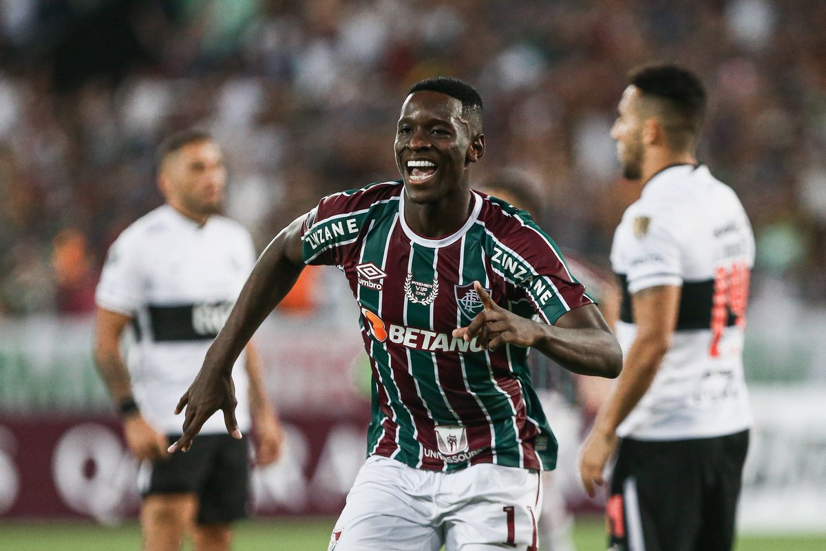 FluminenseFC's tweet photo. QUE GOL MEMORÁVEL, MLK! CRAQUE, CRAQUE, CRAQUE! VEM QUE TEM! 

📸: Lucas Merçon/FFC https://t.co/9h3N7WzCc2