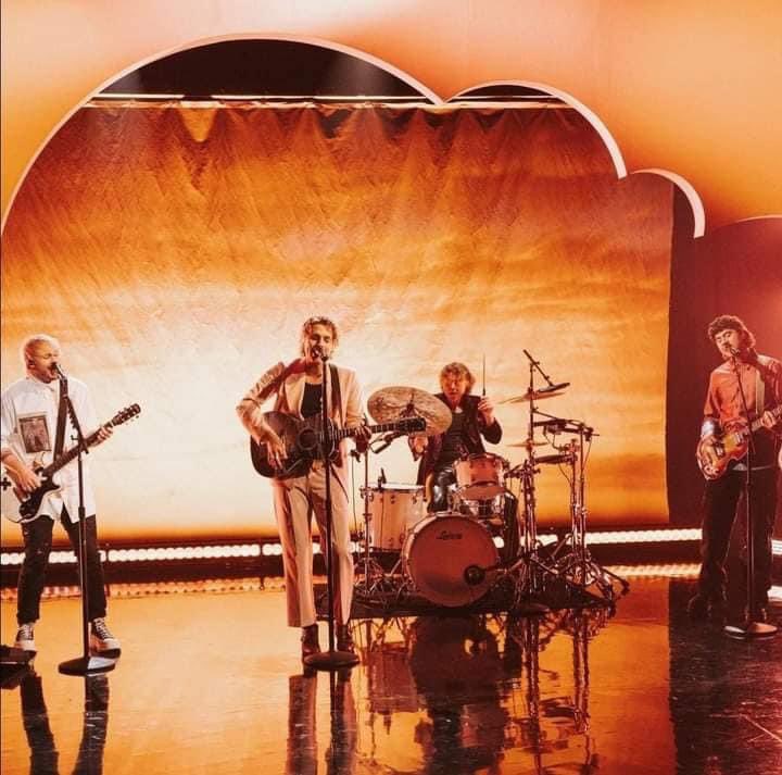 Rhi5S0S's tweet image. For 10 years this band has been my safe haven. They’ve been my family. They’ve been my home. They were my light through dark times, and my reason to live when I wanted to give up. I’ve made so many amazing friends though them. I love them with my whole heart. #ThankYou5SOS @5SOS