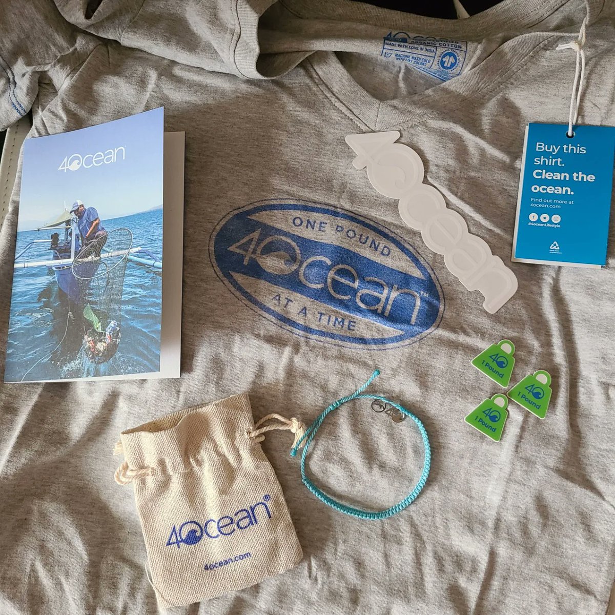 TAESDARKANGEL's tweet photo. Thank you guys for everything you do. My t shirt and Black Capped Petrel bracelet came in today. I love it! ๐๐๐
@4ocean #pullapound๐ https://t.co/Hbofh2W8Mi