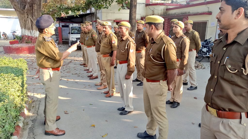 igrangeayodhya's tweet photo. #विधानसभाचुनाव2022 की मतगणना को निष्पक्ष एवं शांतिपूर्ण ढंग से सम्पन्न कराने के दृष्टिगत परिक्षेत्रीय कार्यालय के सभी अधिकारी कर्मचारियों की ब्रीफिंग की गई। #UPP4FairPoll #UPElectionResult2022 #UPPolice https://t.co/ayR61lklbc