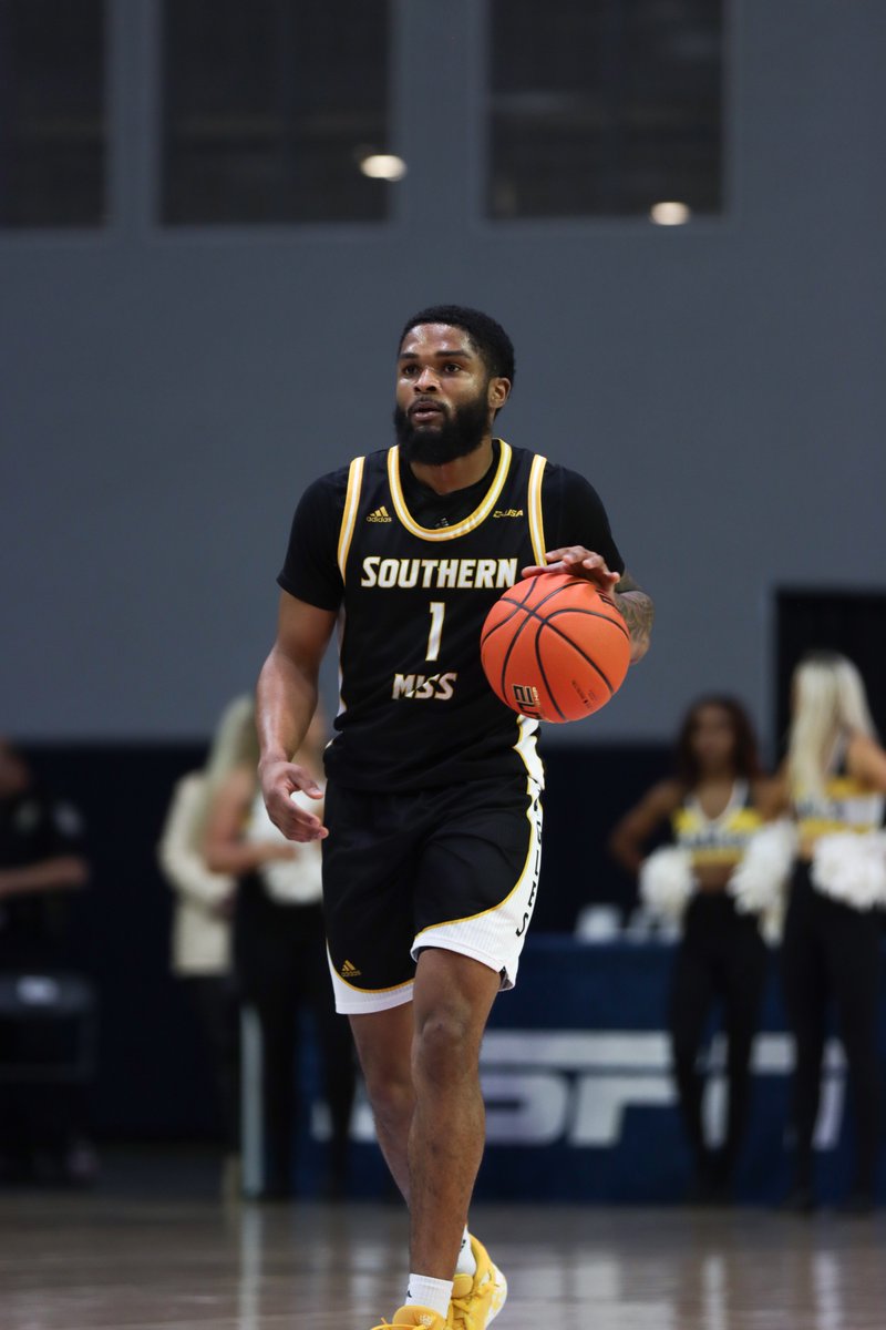 SouthernMissMBB's tweet photo. Showtime 🔥

@___officialsway leads the way with 13 points at the half. He's scored at least 10 points in each of his last six games. 

#SMTTT https://t.co/1jQb7ZKm51