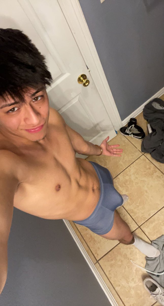 jordytx's tweet photo. can we shower together after gym? https://t.co/RjIaZA2w6E