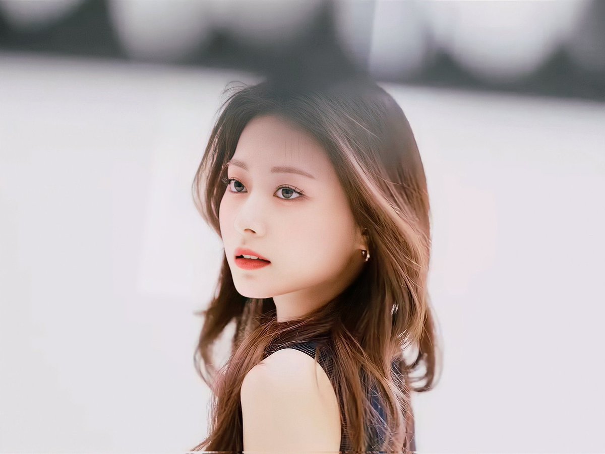 Jootaeny's tweet photo. 😭😭😭 Đẹp quá 😭😭😭 
#Tzuyu #쯔우 💙
@JYPETWICE @jypnation https://t.co/CLSv6qyVio