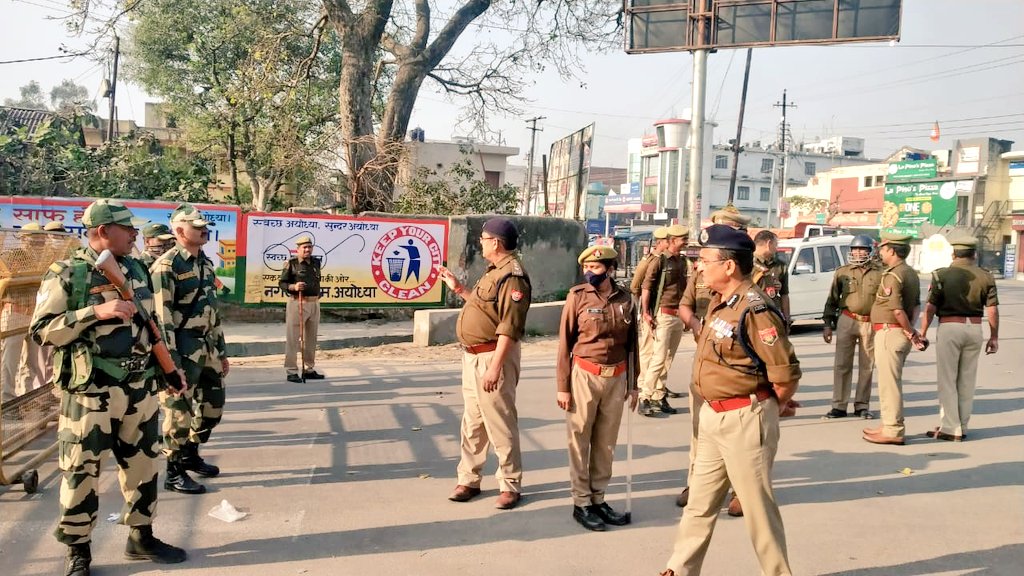 igrangeayodhya's tweet photo. #विधानसभाचुनाव2022 की मतगणना को निष्पक्ष एवं शांतिपूर्ण ढंग से सम्पन्न कराने के दृष्टिगत जनपद अयोध्या में मतगणना ड्यूटी में लगे अधिकारी कर्मचारियों की विभिन्न ड्यूटी पॉइंट्स पर चेकिंग की गई एवं आवश्यक दिशा-निर्देश दिए गए। #UPP4FairPoll #UPElectionResult2022 #UPPolice https://t.co/LMSe0JI4RT