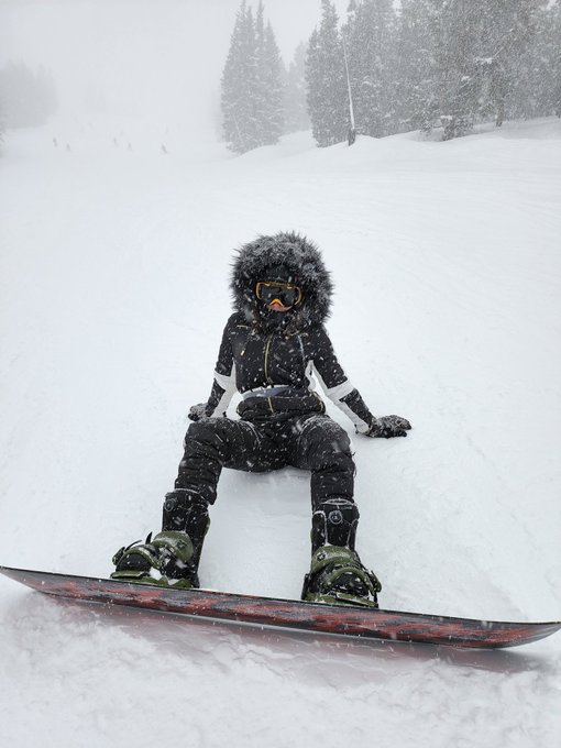 Eat your heart out 🖤 https://t.co/mi4qOpKaP1<a href="/tag/selfie"class="tags"><span>#selfie</span></a>