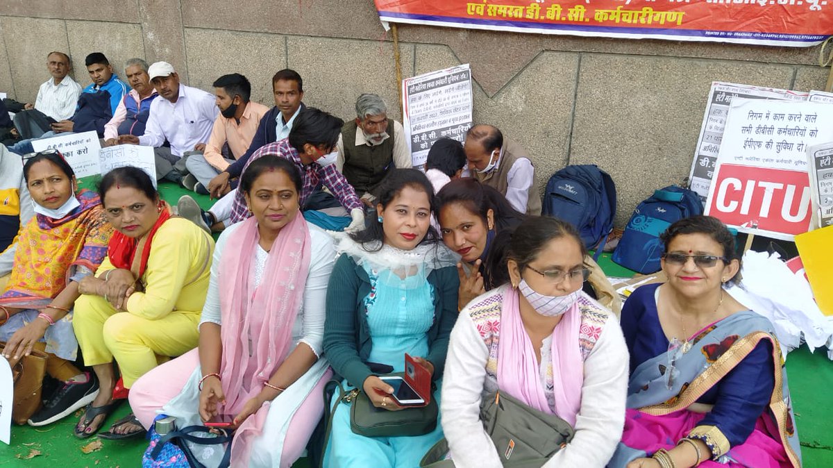 AMEKU_MCD's tweet photo. #डीबीसी कर्मियों के संघर्ष के 17वा दिन
चुनावी सरगर्मी के बीच भूल गए कर्मचारियों को
यही तो दिया है सत्ताधारी सरकार ने 15 सालों में कामगारों को
अबकी बार आर या पार
@AmitShah @NorthDmc @OfficialSdmc @EastDelhiMCD @adeshguptabjp @JPNadda @JPBhaiBJP @MUKESHSURYAN अपना हक ले के रहेंगे https://t.co/CXvGALh6TD