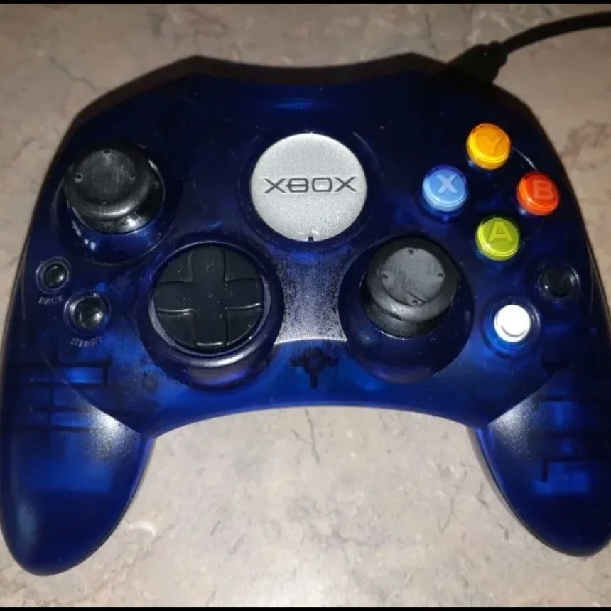 ThatsAnerdykid's tweet photo. Look I've been hunting a bounty im going raise the bounty to 75$ for this xbox controller #beerandgaming
#xbox #halo2 #bounty #rasied #Trades https://t.co/vw1CGHSeI8
