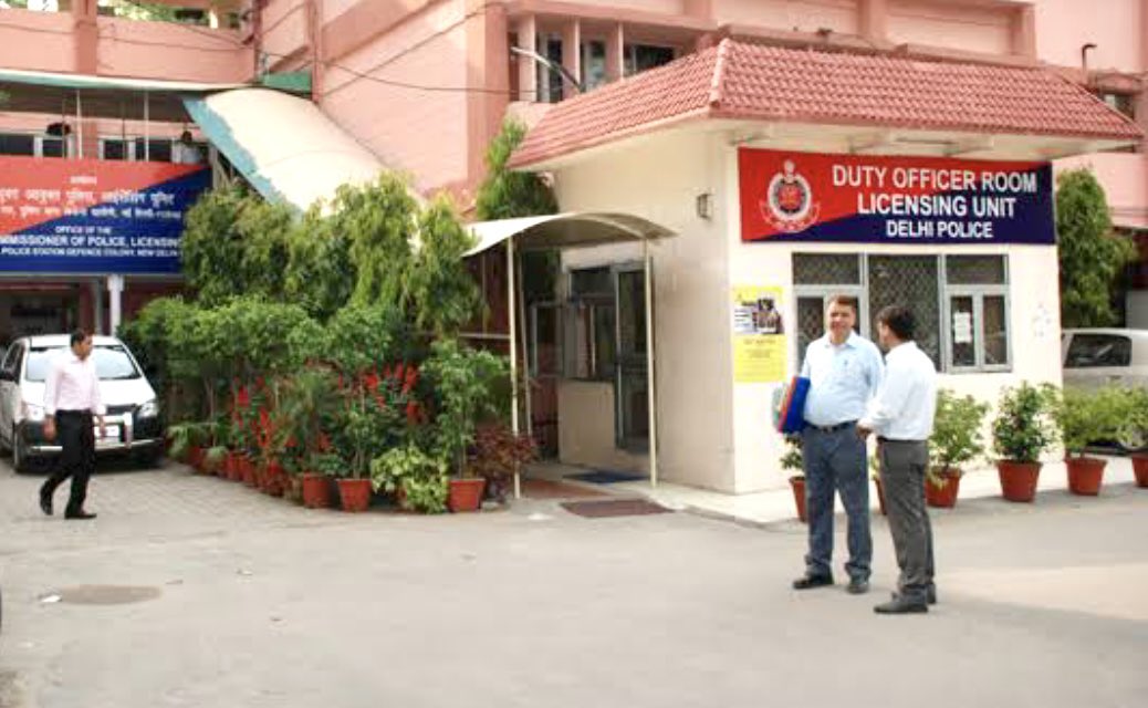 SanjaySingh_IPS's tweet photo. To increase police-public interface &amp; establish a relationship of transparency &amp; accessibility, every #Friday from 11am to 1pm the Licensing Unit of @DelhiPolice will be holding #JanSunwai at its Defence Colony office to address any issue with regard to various licenses.

#WeCare https://t.co/oW65OqkgOb