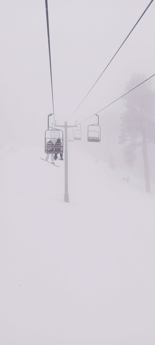 ThedoodetteE's tweet photo. didn't think i'd ever be a good skier. and i may not be yet, but here's to conquering fears and self doubt. when's the last time you tried something new?

#deadfellaz #horde #frostyfellaz https://t.co/zl6dB256hk