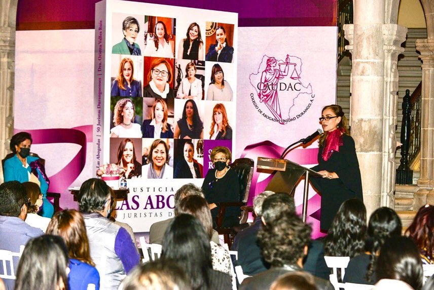 AlmaLopezdelaT's tweet photo. Ayer #8Marzo2022
me concedieron el gran honor de presentar el Libro: “La Justicia en voz de las Abogadas” 50 Juristas Duranguenses de la autoría de la Dra. Orietta Valles, a quien agradezco mucho haberme incluido en su libro al lado de tan destacadas #Abogadas Gracias #CAUDAC https://t.co/EdZrLHXgGQ
