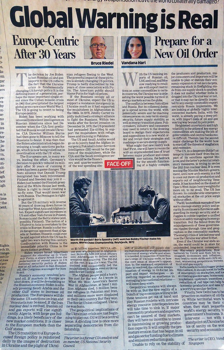asimpereira's tweet image. With the ongoing tussle between Russia and US, it was only a matter of time before this picture made it to the newspapers!

#Spassky #Fischer #chess