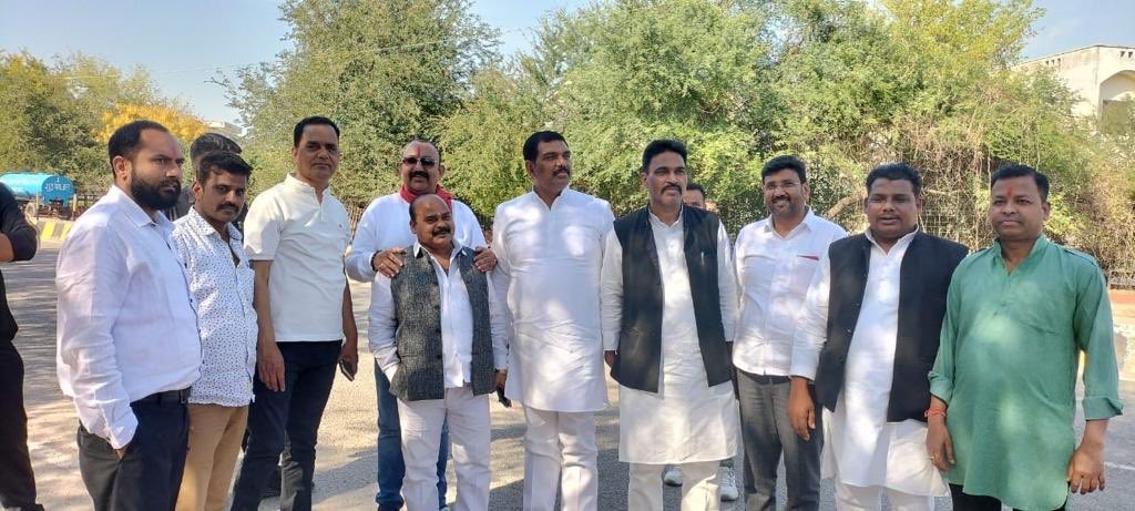 SurendraSriva16's tweet photo. हम होंगे कामयाब आज ही मन में है विश्वास पूरा है विश्वास हम होंगे कामयाब जय समाजवाद जय श्री अखिलेश🚲🚲🚲🚲👍@yadavakhilesh @samajwadiparty @aashishsy @bstvlive https://t.co/0tDfu789CE
