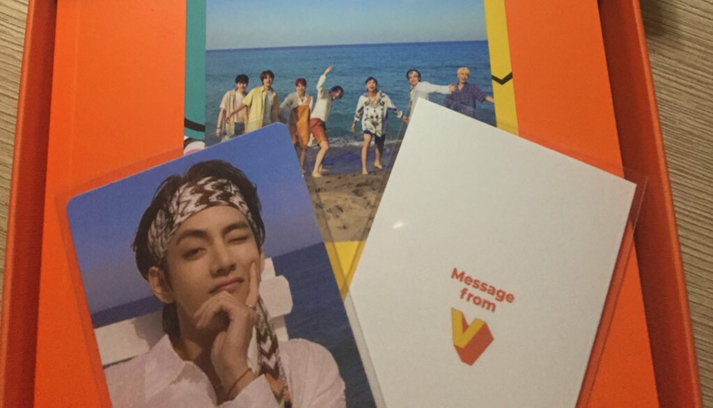 koobiescart's tweet photo. #PurpleCollectionFeedbacks
late feedback, but huhuhu just had to tweet my feedback about this shop bc 100% recommend talaga TT it was packed so well, arrived safely, and very accomodating  seller. i also got freebies! 😭 i got both pcs safe! (with pc sleeves)- https://t.co/6SOl51sXxK