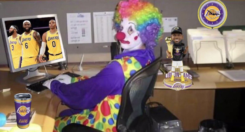 LakeShowYo's tweet photo. @Lakers this team fuckin sucks blow up the roster idc https://t.co/Afa7q0FlVm