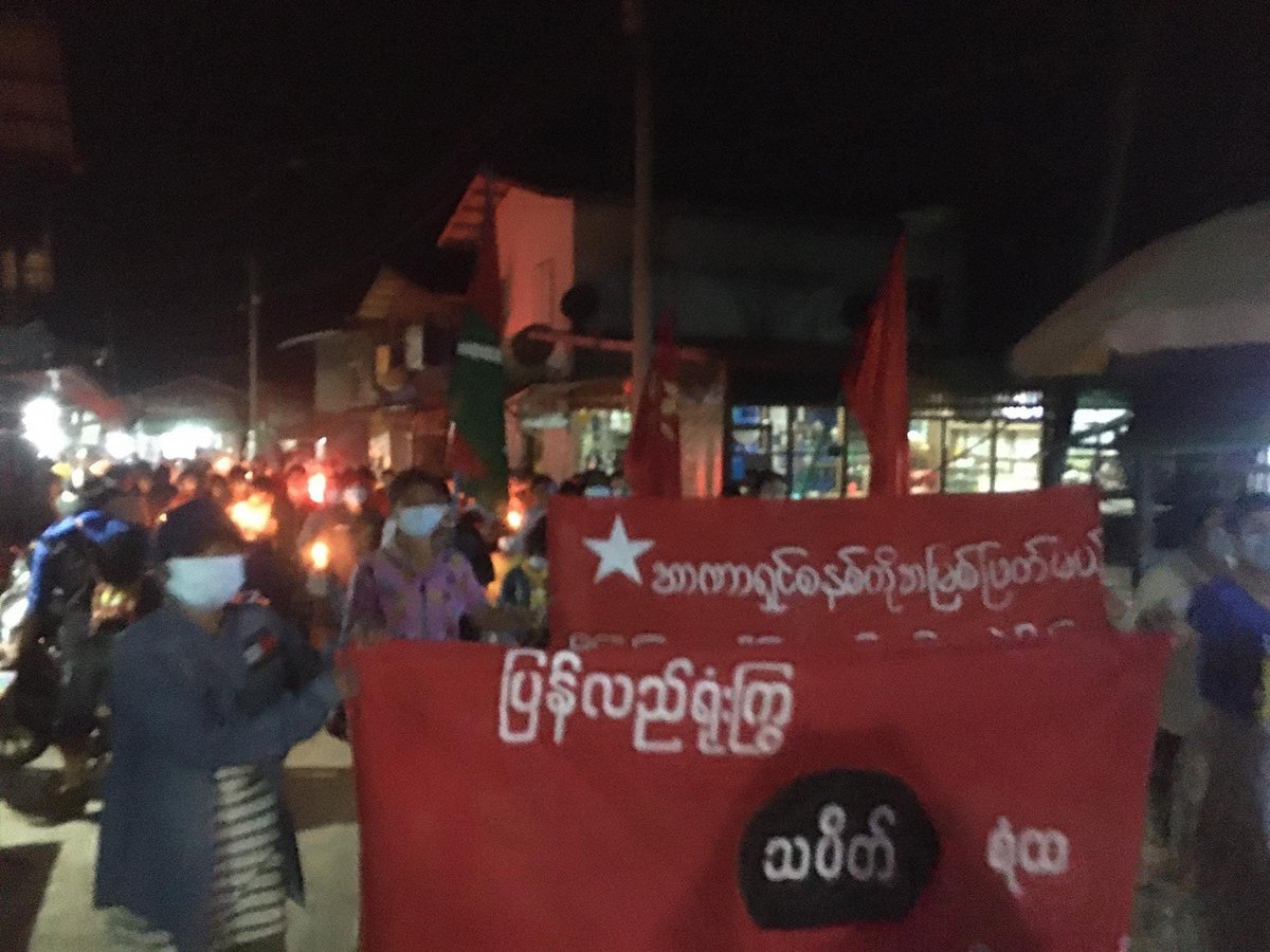 NantEiThandar's tweet photo. Protesters from #Hpakant Twp, #Kachin State, staged a night protest to support KIA, PDFs and @NUGMyanmar and oppose the #MilitaryDictatorship , despite #JuntaCutOffInternetInMyanmar .

#WarCrimesOfJunta
#2022Mar10Coup 
#WhatsHappeningInMyanmar https://t.co/a0LAYL7Uup