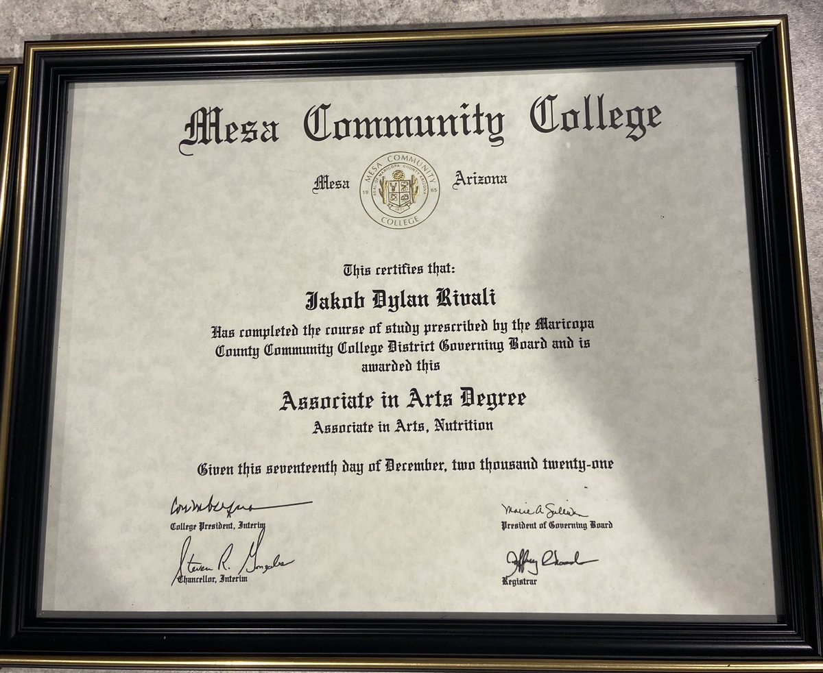 Chef_Ravioli34's tweet photo. Received my associates degree with an emphasis in nutrition. Proud to say I’m a step closer to achieving my dream career! #futureRD https://t.co/zThMZDCnmt