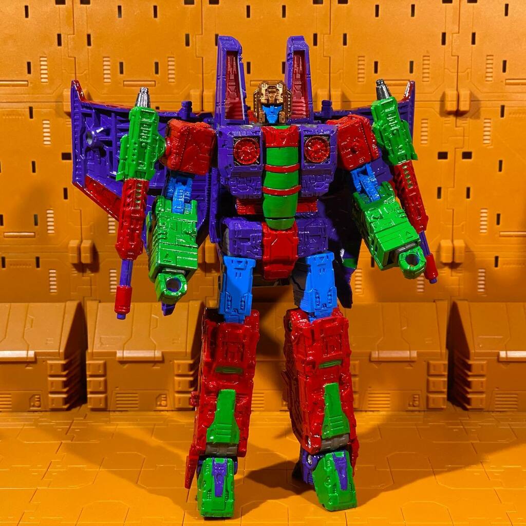 engineerhoist's tweet photo. Custom SG Thundercracker from a spare Siege Starscream I had. I’ve been planning to do this for a while since I love a crazy colored bot but was inspired to do so now to celebrate his arrival in TFEW. https://t.co/RTZ3ODaWgv https://t.co/wk99Bvj9M7