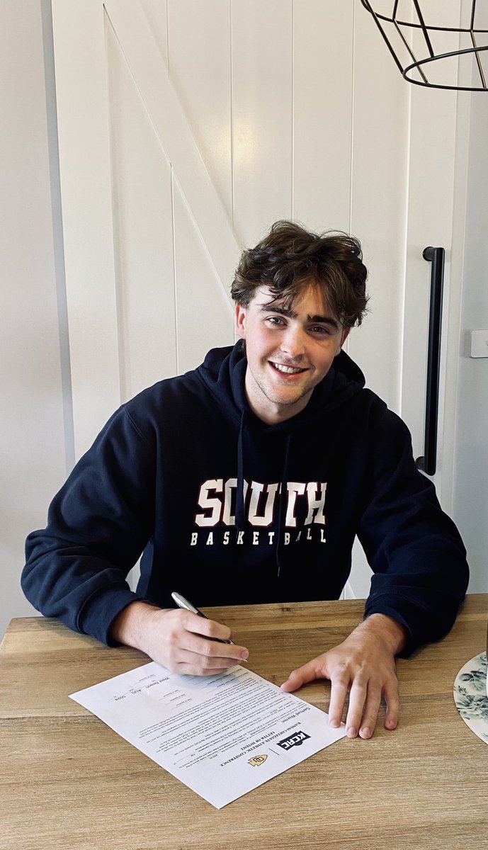 Bindyb_1's tweet photo. Big Congrats to @Swazza00 on accepting a scholarship to play basketball and study Psychology at @OttawaU. Enjoy this opportunity and play with your Aussie spirit. 🇦🇺 #ottawa #aussieball @NBL1 @PickandRollAU #naia https://t.co/btSmjNjUMO