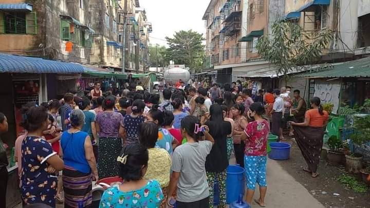 pzl_jourlm's tweet photo. Local civilians have just faced the deepening power out as well as water shortage with forcible order of junta group in North Dagon and East Dagon towns, #Yangon within this days. The WiFi access is also cut off around those areas.

#WarCrimesOfJunta 
#WhatsHappeningInMyanmar https://t.co/7AZPkDSmmK