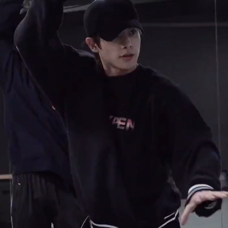 jaeyuntells's tweet photo. this was very attractive of him :”> #enhypen_jake https://t.co/iWIoT0RWGh