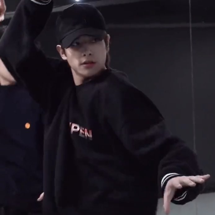 this was very attractive of him :”> #enhypen_jake