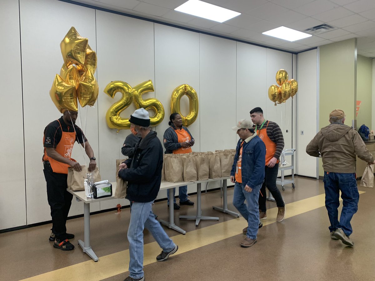 5752APM's tweet photo. SDC celebrating 250 Days Safe with Fuzzy Tacos. #SafetyTakesEveryone #Safe@Home5752 https://t.co/CrEHjcsu76