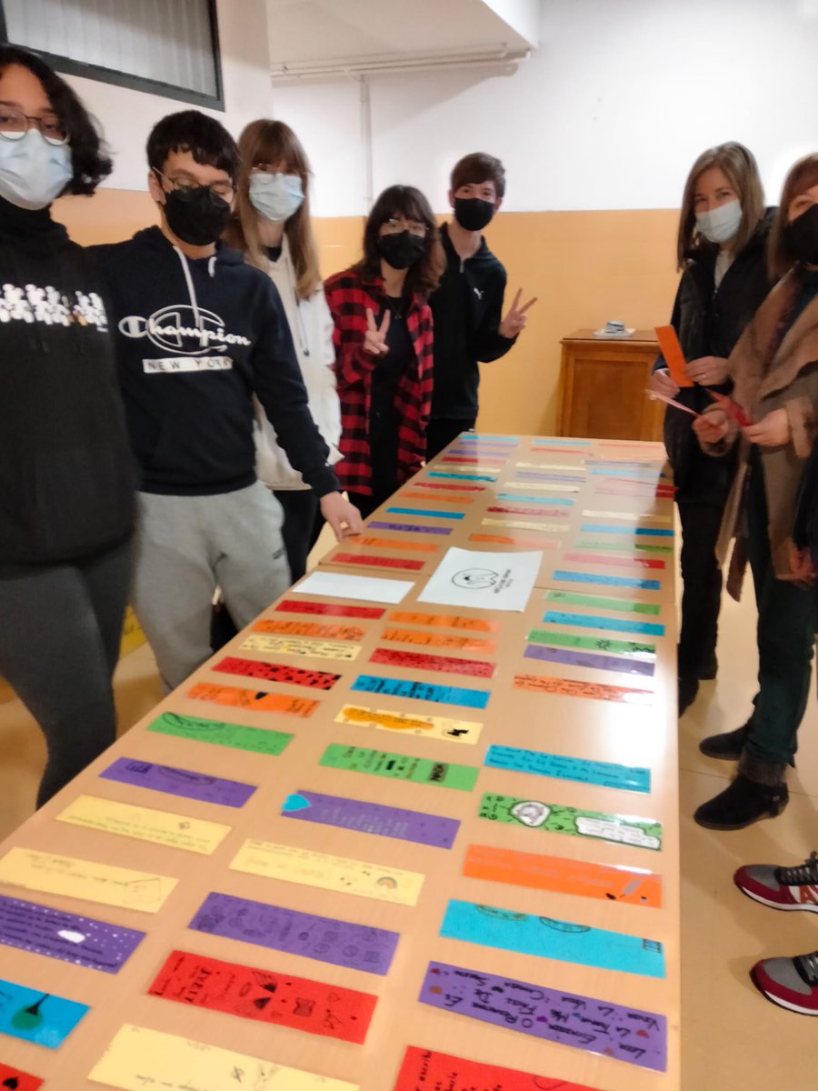 LCLFrayAndres's tweet photo. Los alumnos de 1.º y 2.º de ESO del @ies_frayandres han realizado marcapáginas con citas literarias para colaborar con AFANION. Puesto abierto en los recreos hasta el 17 de marzo. Gracias a nuestra compañera Eloísa Delgado por esta iniciativa #reCONOCIÉNDOnos #frayandresescultura https://t.co/Su9knZGAKV