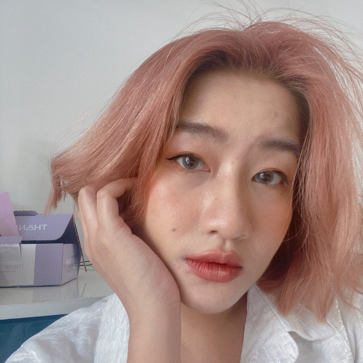 Juneliereview's tweet photo. @Glamcontactlens กรี๊ดดด สีนี้นัวมาก คอนแทคเลนส์ ‘เลนส์ไฮยาลูลอน’ ใส่สบาย ไม่เคืองตา จูนใส่สี Asian Gray สีเทาไม่โป๊ะเลย ใครกลัวการใส่สีเทาแล้วเลนส์ลอย แนะนำรุ่นนี้ ค่าสาย -0.75 ชัดแจ๋ว แบบนี้แบบรายเดือนนะ ใครสนใจไปหาตำกันได้ แค่แพ็กเกจก็กรี๊ดแล้ว #lookglam #hyaluroncontactlens https://t.co/brH827SO4S