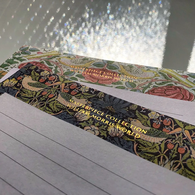 【キュン】このデザインはずるいって!セリアの「英国デザイン文房具」使うのをためらうレベルで可愛いの…!
https://t.co/bkHhPX8M1n

セリアの「コラボ文房具」が即買いレベルで素敵。草花モチーフのエレガントな柄がプリントされてておきゃわ…。どのアイテムも凝ってて、ときめきの嵐です! 