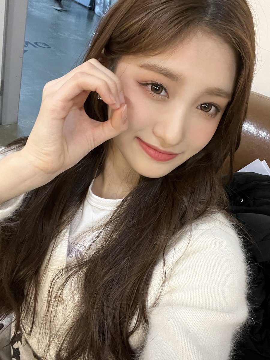 petalsbearsy's tweet photo. ๐ธ
HAPPY IVE DEBUT 100 DAYS ๐
๐ฑ๋ฐ๋ท 100์ผ๐ฑ์ ๋ง์ดํ IVE๊ฐ
DIVE๋ฅผ ์ํด ์ค๋นํ
1๏ธโฃ0๏ธโฃ0๏ธโฃ ์
์นด๊ฐ ๋์ฐฉํ์ต๋๋ค ๐
#IVE #์์ด๋ธ
#DIVE #๋ค์ด๋ธ
#IVEDEBUT100DAYS https://t.co/pkpLC6gqnR