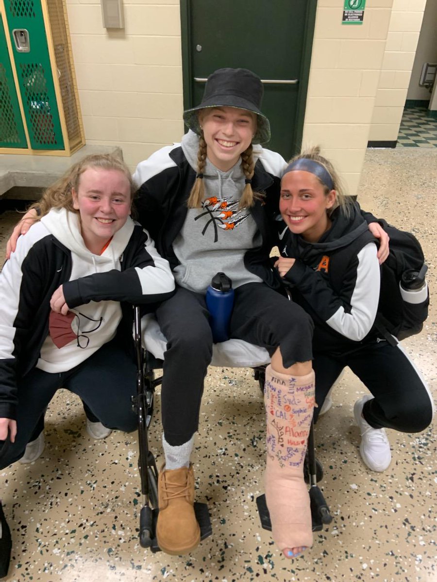 AndersonWBB's tweet photo. Thank you for four great years Nina, Reese and Sophie!! You will be missed but never forgotten. Good luck in all that you do! https://t.co/XTqoUyY1UQ
