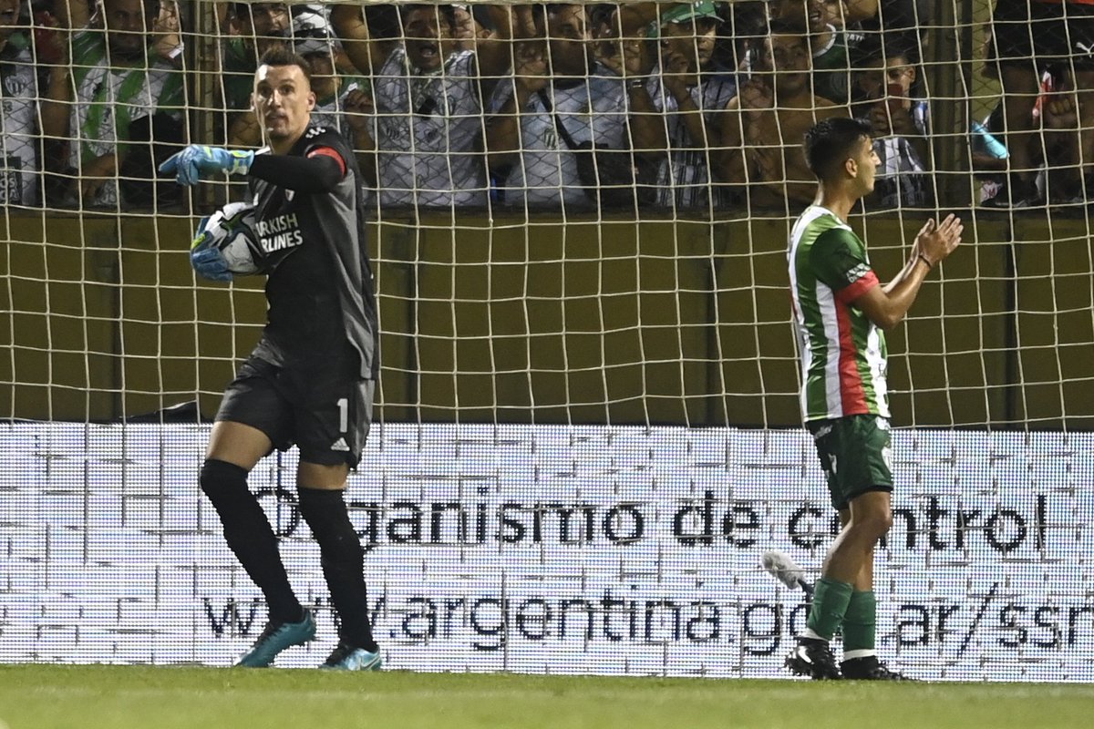 MigueBertolotto's tweet photo. #Armani llegó a 167 partidos e igualó la línea de #Barovero en el sexto escalón de los arqueros con más presencias en #River.
Los cinco primeros: #Amadeo (551), #Fillol (405), #Comizzo (208), #Bonano (174) y #PericoPérez (173).
📸 @RiverPlate https://t.co/vfxCd8Fz2w