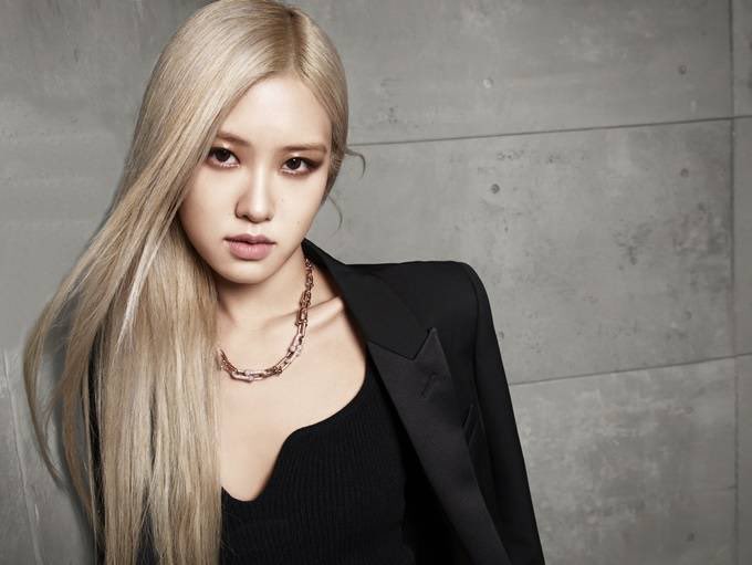 FNdd8SIakAMS-Xz?format=jpg&name=small