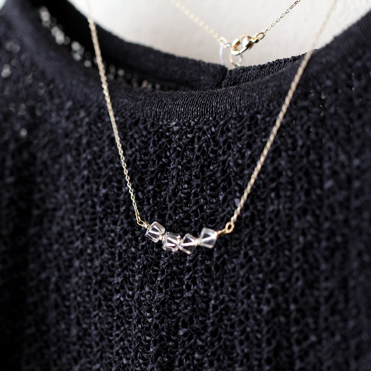 gricoapart's tweet photo. loato の新作アクセサリーが入荷しています。グラデーションの綺麗なガラスや水晶、小石をイメージしたメタルピアスなど。
オリジナルや輸入パーツを使って国内で丁寧に作られています☺︎
ピアスはイヤリングに変更ができます。ぜひご覧くださいね。
#loato
#アクセサリー https://t.co/PUkjQxVtUS