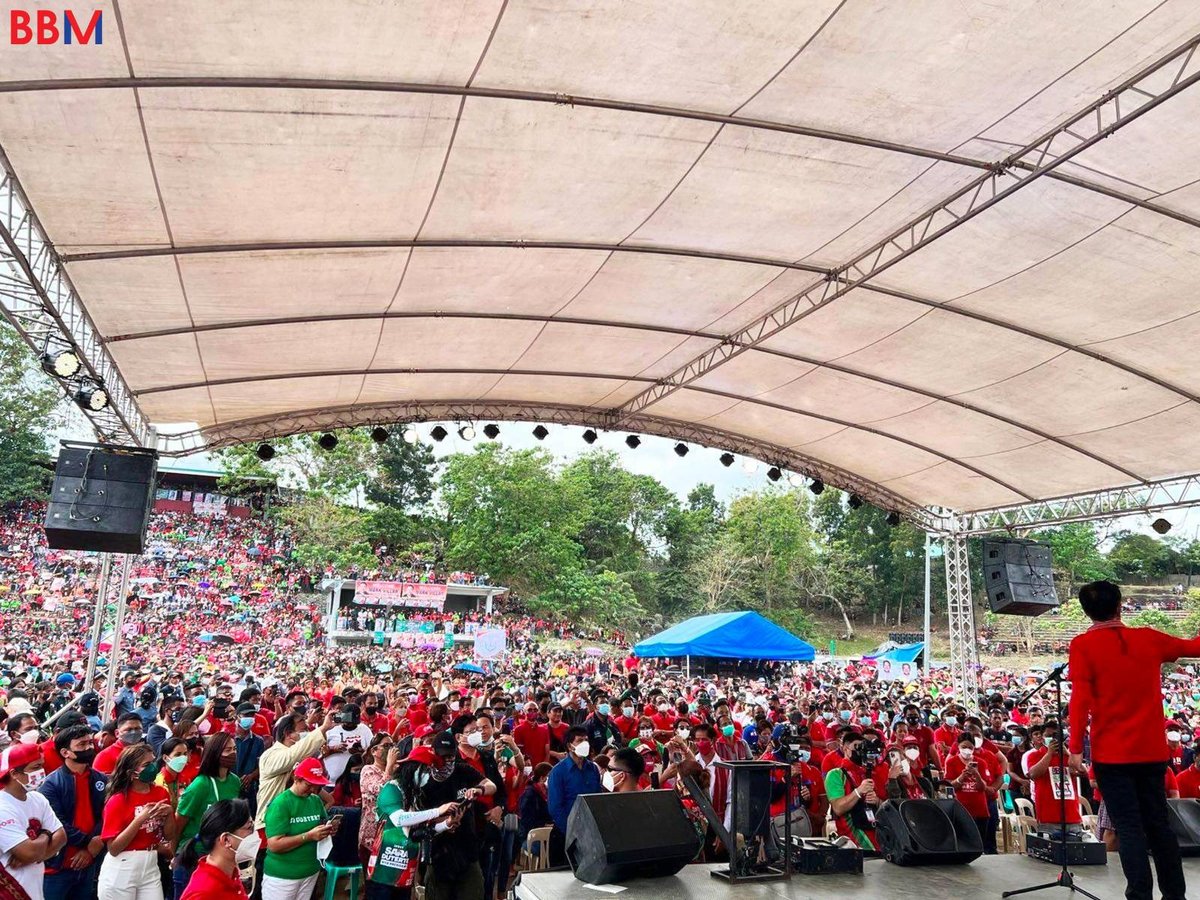 bongbongmarcos's tweet photo. Isa na namang makasaysayang pangyayari ang nasaksihan namin sa Kalinga--mula sa stage hanggang sa dulo ng burol ay puno ng tao! Ang sarap sa pakiramdam na nakita ko ang aking mga kakailian sa aming pagbisita. 

Agyamanak iti ayat ken suportayo, apo! https://t.co/Vv4Tapwljd