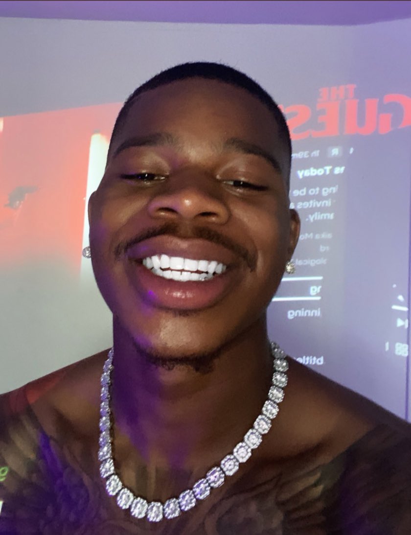guccithirdleg's tweet photo. the face 🥷🏽 / the dick 🍆 https://t.co/0G74XA8EYi