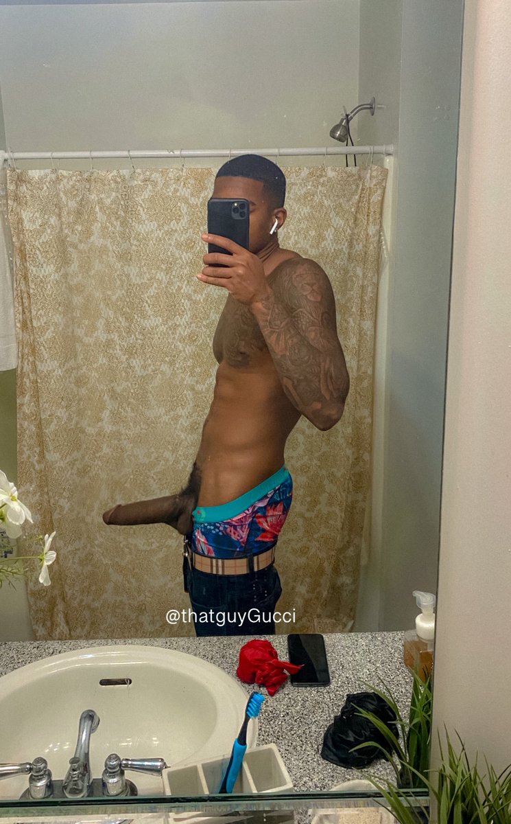 guccithirdleg's tweet photo. the face 🥷🏽 / the dick 🍆 https://t.co/0G74XA8EYi