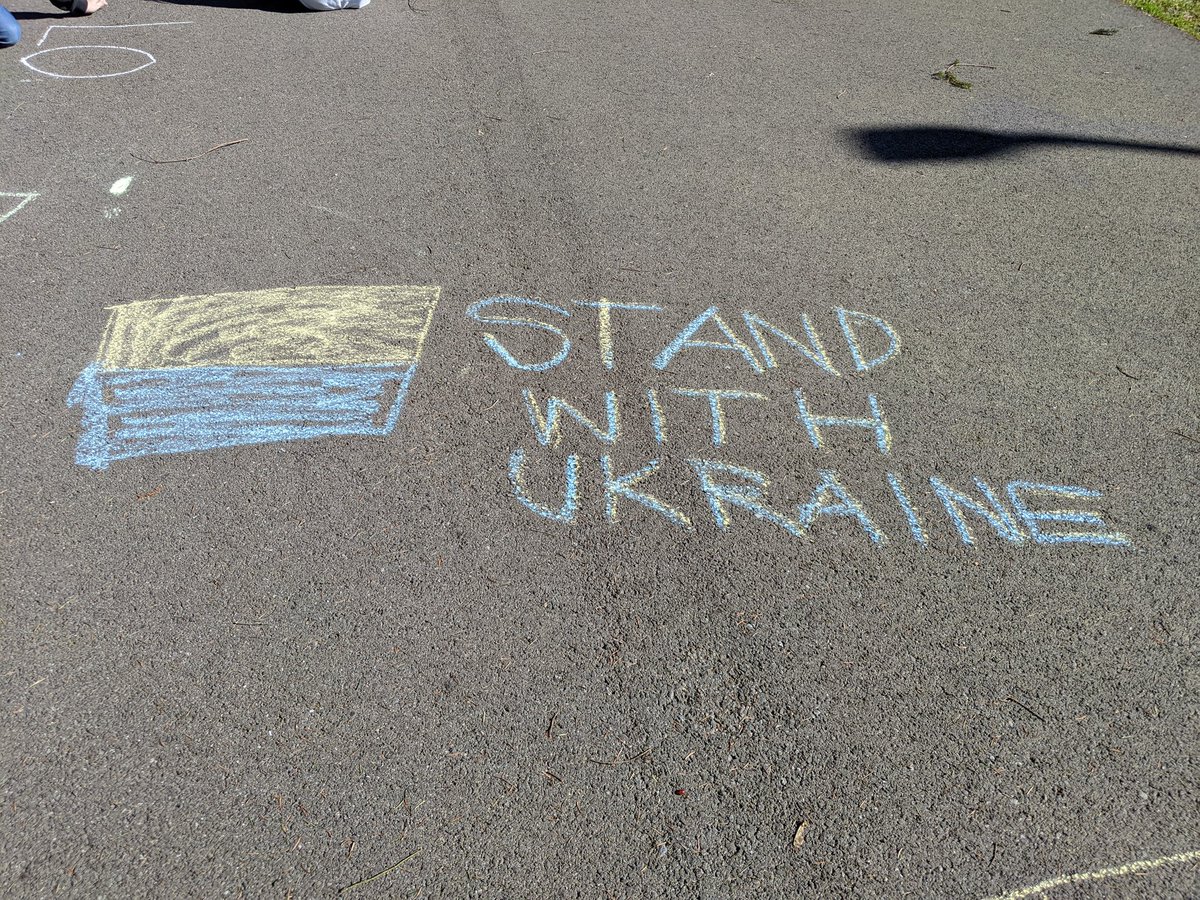TMSHyLo's tweet photo. Today's objective: I will enjoy being outside. Walk in the woods, look up/look down, ninja stick and a bit of chalk art in the sun... Objective accomplished! @TMSFirewolves @TMSBigMac  @TumwaterSDNews https://t.co/5tC3NZPXOo
