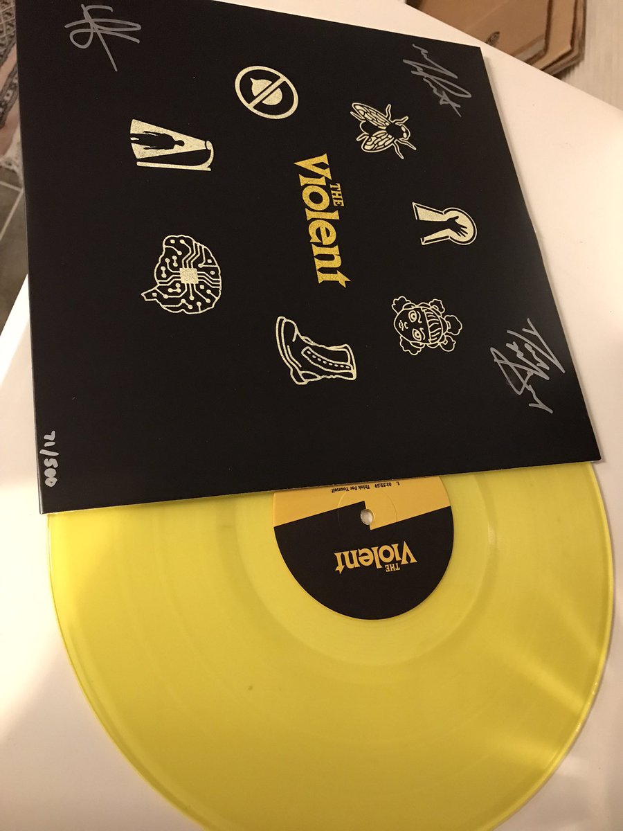 Sherry_Baby87's tweet image. My banana vinyl arrived today. Sooo stoked! @TheViolentMusic #mikeprotich @MikeProtich LOVE MY AUTOGRAPHS! 71/500