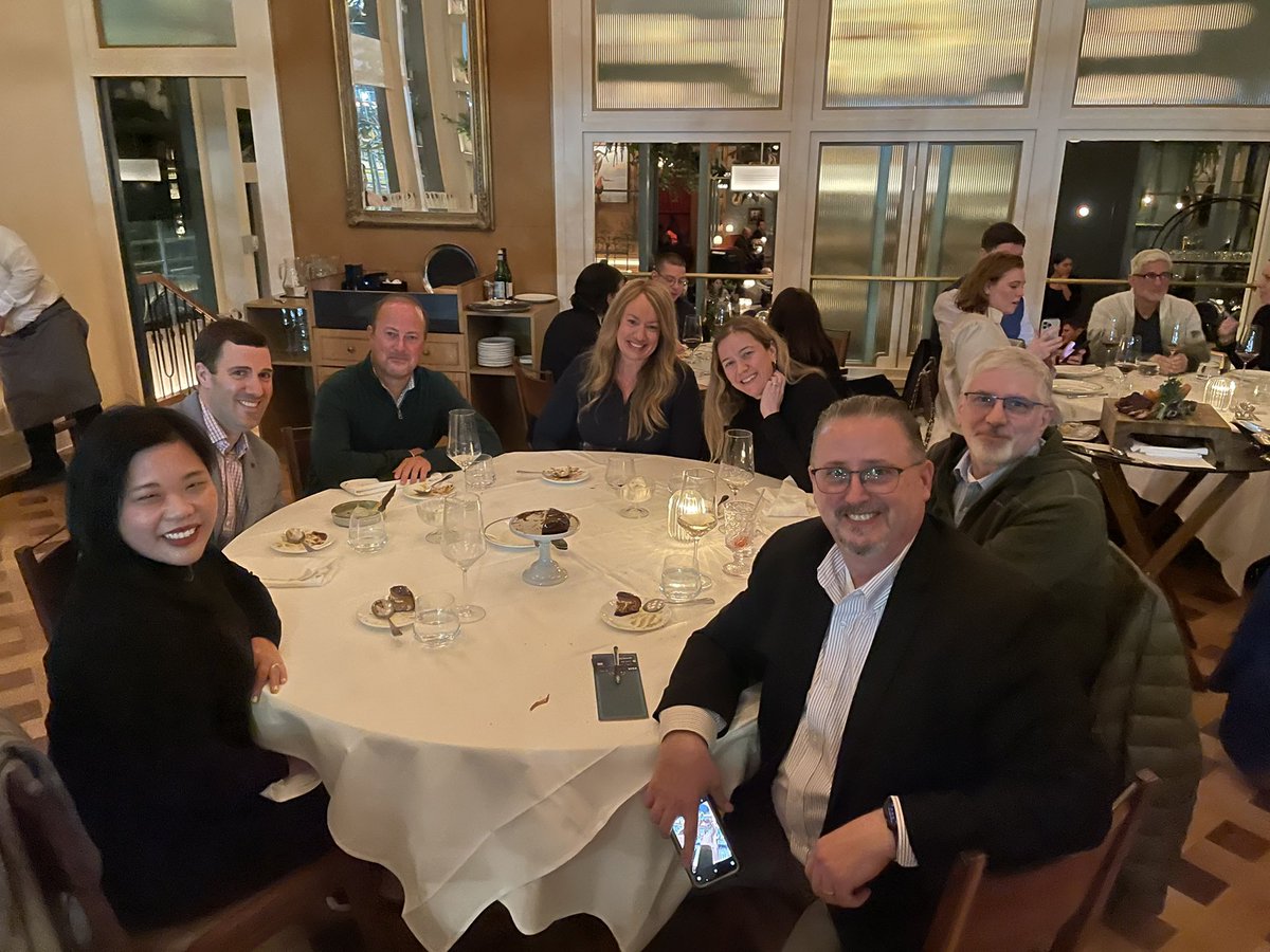 jesshasen's tweet photo. Love this @PerkinsCoie_ESS all star team, love to stuff all the food into my face https://t.co/u4Bl37rJfr